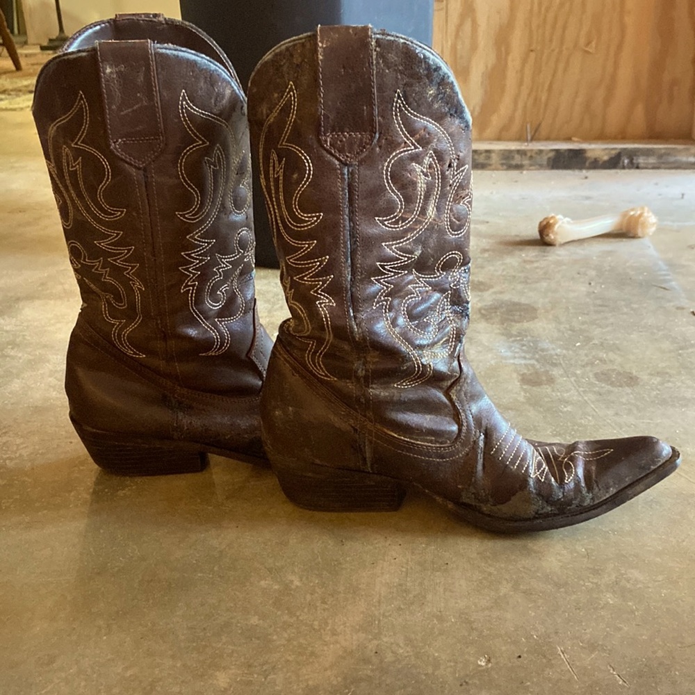 these are cheap pointed toe boots and i have had them for a while.